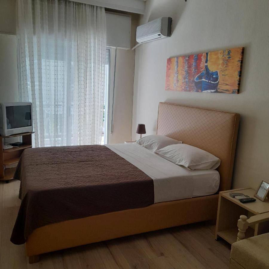 Zefi'S Apartment Néa Péramos Екстериор снимка